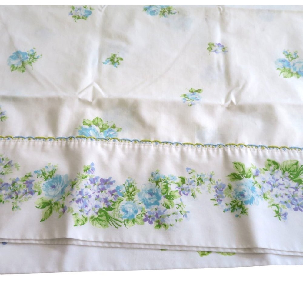 Vintage Montgomery Ward Floral Pillowcases Pair of 2 Standard Percale No Iron